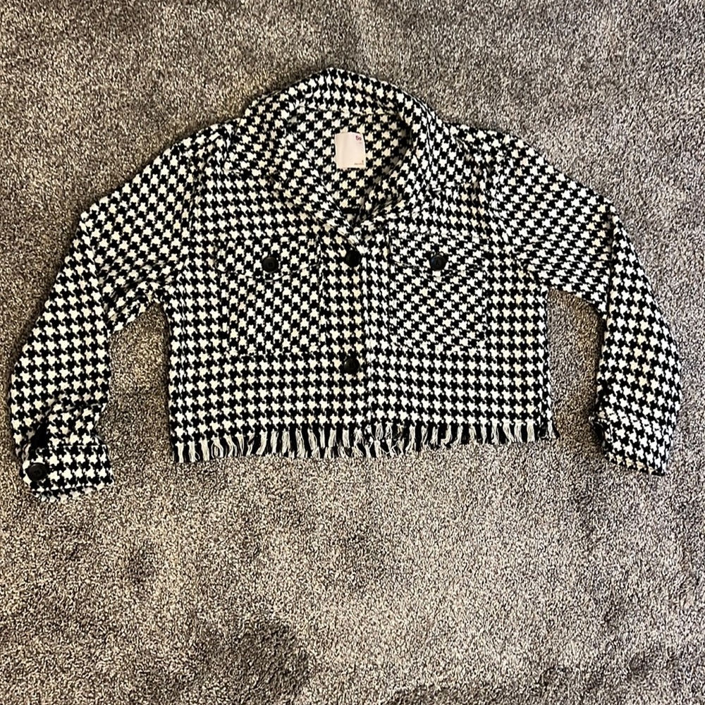SO Black And White Pattern Cropped Shacket